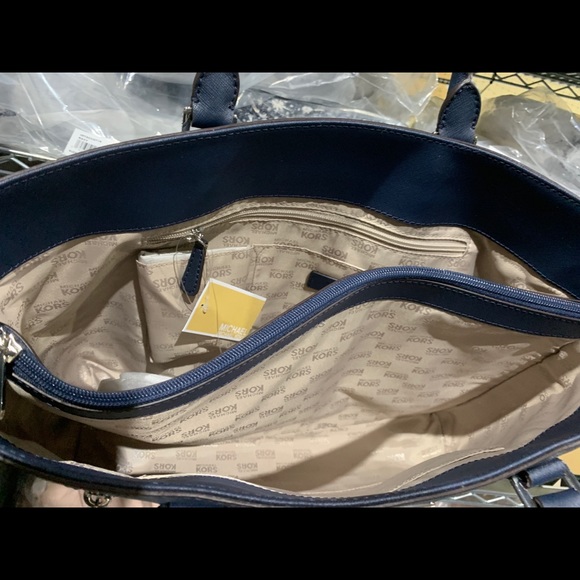 Michael Kors large laptop satchel crossbody - Picture 4 of 6